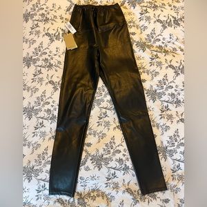 BNWT Aritzia Wilfred Free Daria Leggings
